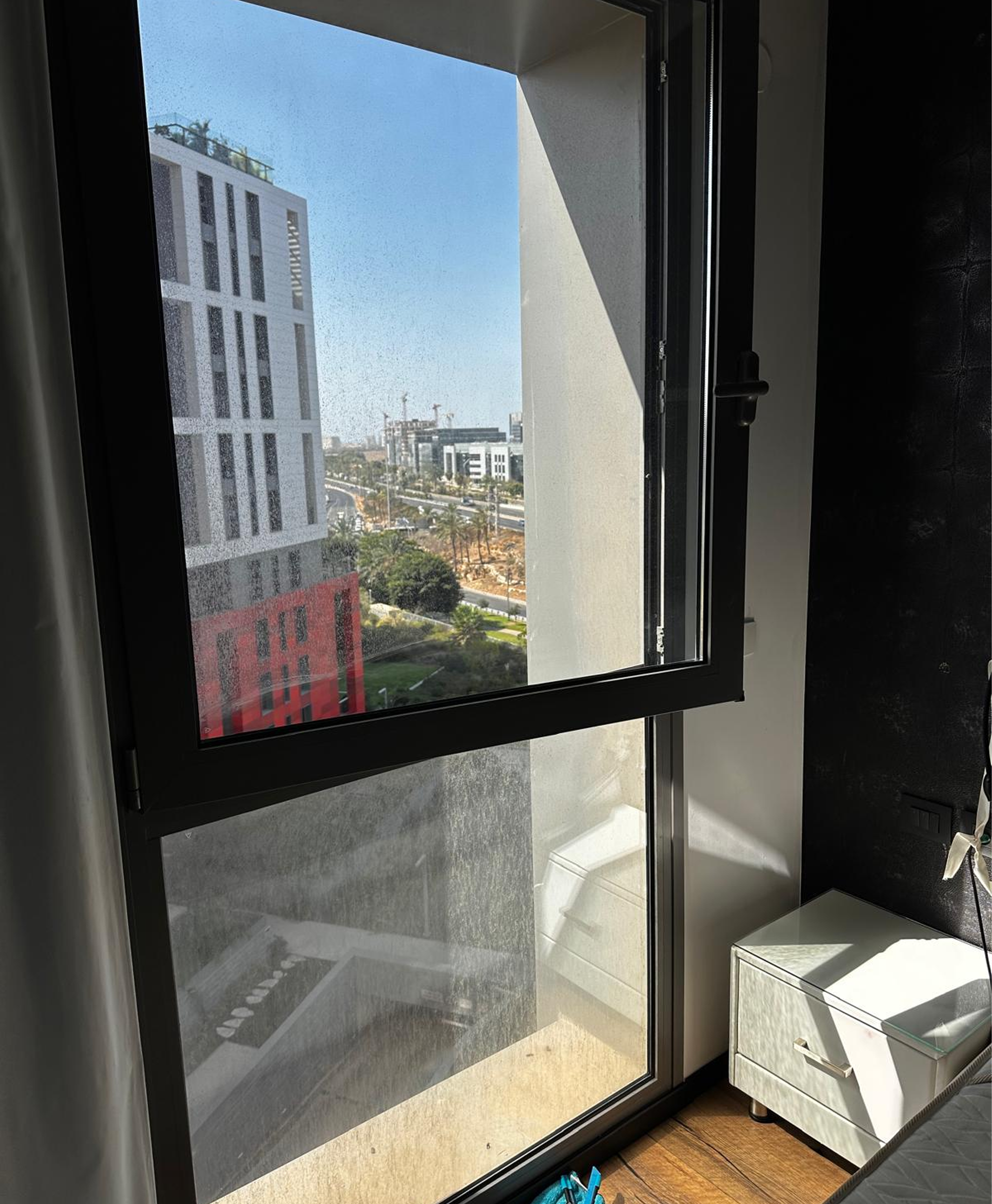 ניקוי חלונות - תמונה לפני ניקוי